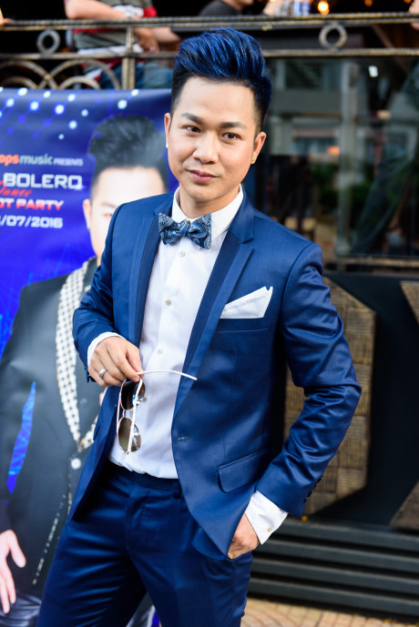 Quang Lê đến mừng Quách Tuấn Du ra mắt MV bolero dance - Ảnh 1 Quang Le den mung Quach Tuan Du ra mat MV bolero dance - Anh 1