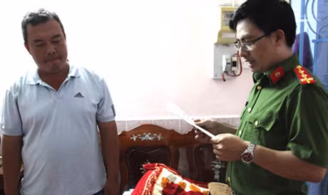 Dinh chi sinh hoat Dang va chuc vu 3 thanh tra nhan hoi lo - Anh 1