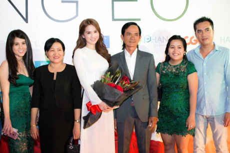 Chị gái Ngọc Trinh: Gái 2 con trông mòn con mắt - Ảnh 3 Chi gai Ngoc Trinh: Gai 2 con trong mon con mat - Anh 3