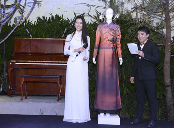 Sao Việt "gây choáng" với áo dài tiền tỷ ảnh 11 bo-ao-dai-doc-ban2-3535-1419646936-1.jpg