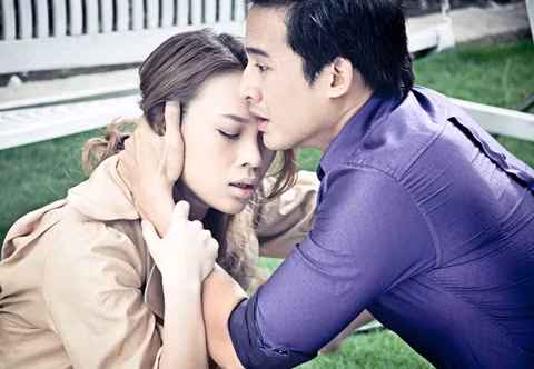 Lương Thế Thành giúp Mỹ Tâm lấy cảm xúc trong các cảnh đau khổ. Ảnh: MTE