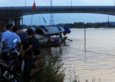 Tàu chìm sau tai nạn đường thủy, một người mất tích