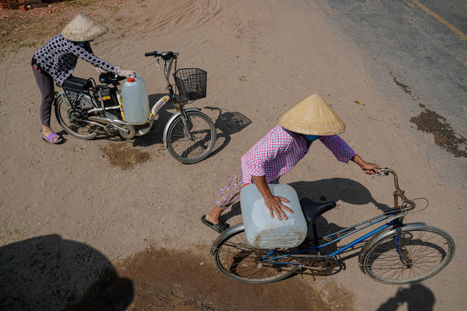 Xếp hàng xin nước ngọt ở miền Tây ảnh 11 Xếp hàng xin nước ngọt ở miền Tây