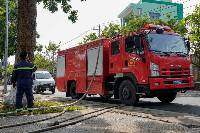 Xếp hàng xin nước ngọt ở miền Tây ảnh 1 Xếp hàng xin nước ngọt ở miền Tây
