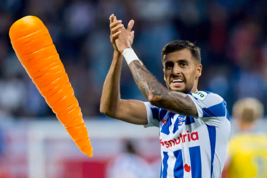 Rami Kaib, vệ trái của Heerenveen ăn cà rốt khiến gãy xương hàm phải nghỉ thi đấu dài hạn.