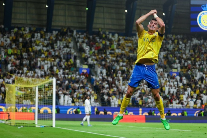 Ronaldo ăn mừng bàn thắng khi Al Nassr thắng Al Ittihad 4-2 ở vòng cuối Saudi Pro League hôm 28/5. Ronaldo ăn mừng bàn thắng khi Al Nassr thắng Al Ittihad 4-2 ở vòng cuối Saudi Pro League hôm 28/5.