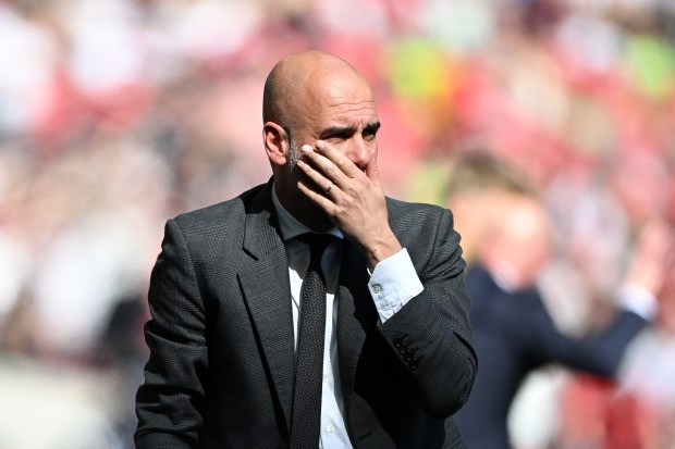 Pep Guardiola chuẩn bị bước vào mùa giải cuối cùng trên cương vị huấn luyện viên Man City. Pep Guardiola chuẩn bị bước vào mùa giải cuối cùng trên cương vị huấn luyện viên Man City.
