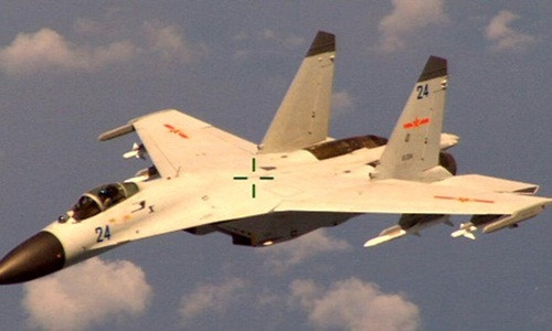 Chiếc Su-27 của Trung Quốc nhìn từ máy bay P-8 trong vụ việc hôm 19/8. Ảnh: Bộ Quốc phòng Mỹ chinaaircraft-800x600-8126-1408874905.jp