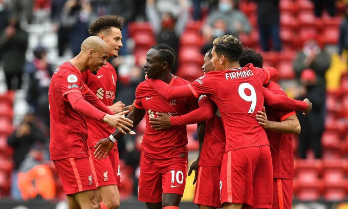 Sadio Mane ghi cả 2 bàn thắng giúp Liverpool giành suất dự Champions League mùa sau.
