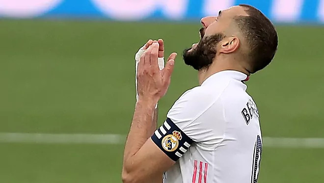 Benzema không thể giúp Real Madrid thoát khỏi cảnh trắng tay mùa này.