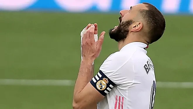 Benzema không thể giúp Real Madrid thoát khỏi cảnh trắng tay mùa này.