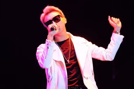 Bi rach ao, Toc Tien van tiep tuc hat va nhay cuc 