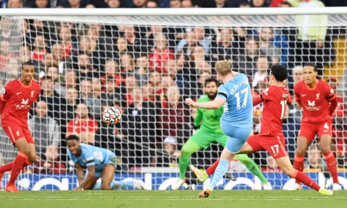 De Bruyne ghi bàn ấn định tỷ số hoà 2-2 cho Man City.
