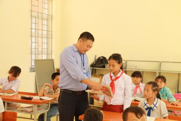 Sau 2 tuần, các em học sinh ở Phá Kháo đã hòa nhập được với việc học tập ở trường chính.