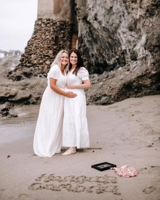 Bà Nancy Hauck (phải) và con dâu - Cambria Hauck.