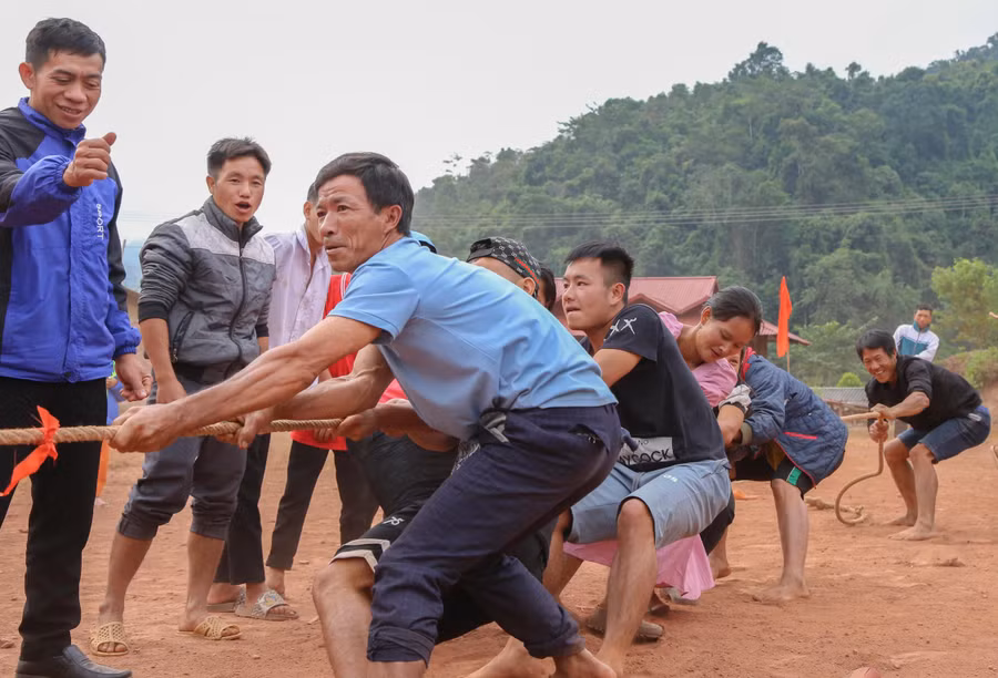 Kéo co là trò chơi truyền thống không thể thiếu giúp khuấy động không khí tại Tết hoa mào gà.