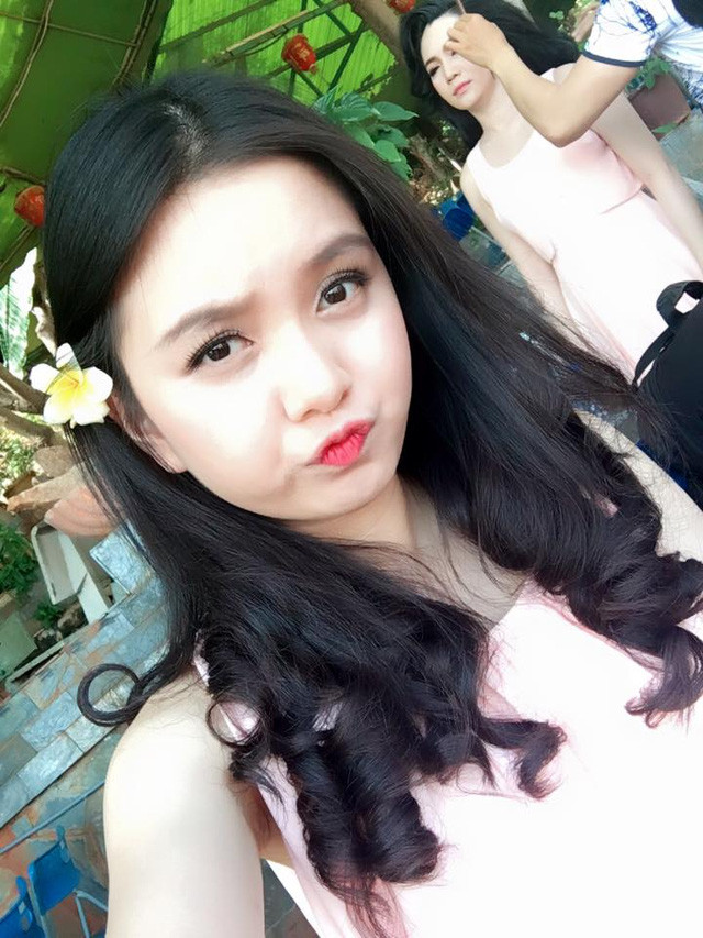 Chị gái mặn mà, em gái đẹp như hot girl của Vũ Hoàng Điệp ảnh 8 Ngược lại, em gái Vũ Hoàng Điệp - Vũ Thảo Vi lại sở hữu vẻ đẹp trong sáng, dễ thương như một hot girl.