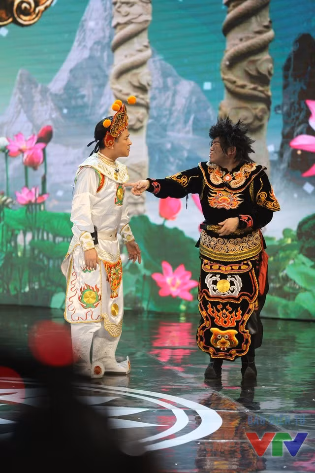  Minh Quân cho biết, anh cũng tự hỏi liệu nhân vật của mình có bị nhàm không. Anh từng có suy nghĩ để người khác đóng và tạm nghỉ một thời gian hoặc cho nhân vật phẫu thuật thẩm mĩ. Tuy nhiên, sau cùng anh vẫn quyết định giữ hình ảnh xấu xí này. 