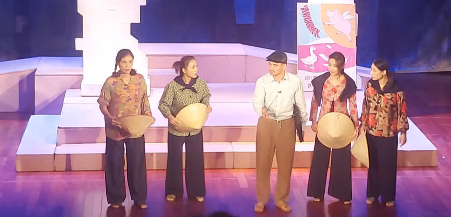 Vở kịch 'Bệnh sĩ' của Lưu Quang Vũ vạch trần thói háo danh, giả dối của người đời. Ảnh: Bình Thanh.