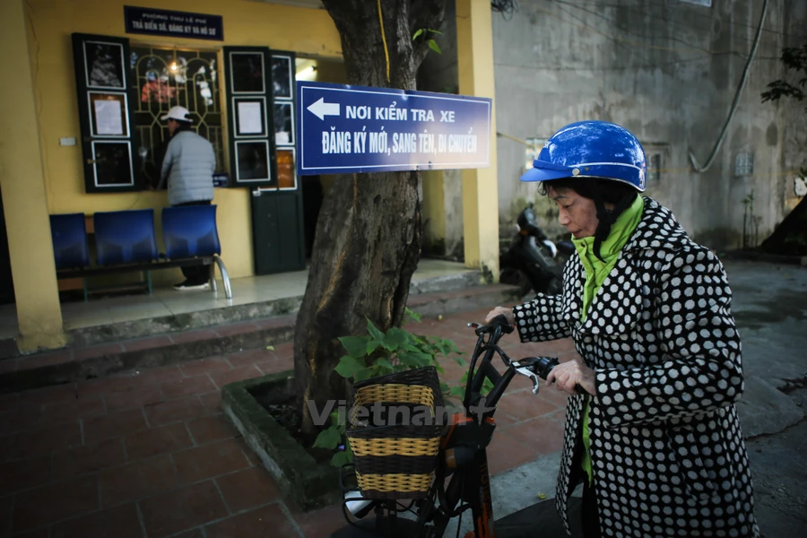 Vắng vẻ trong ngày đầu tổ chức đăng ký xe máy điện