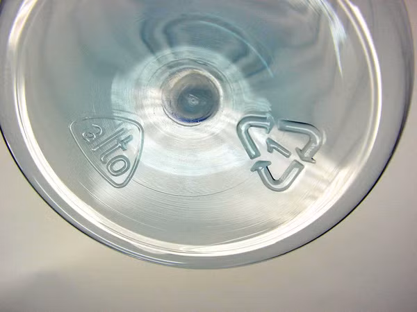 95% người dân không biết ý nghĩa của các con số dưới đáy chai, hộp nhựa