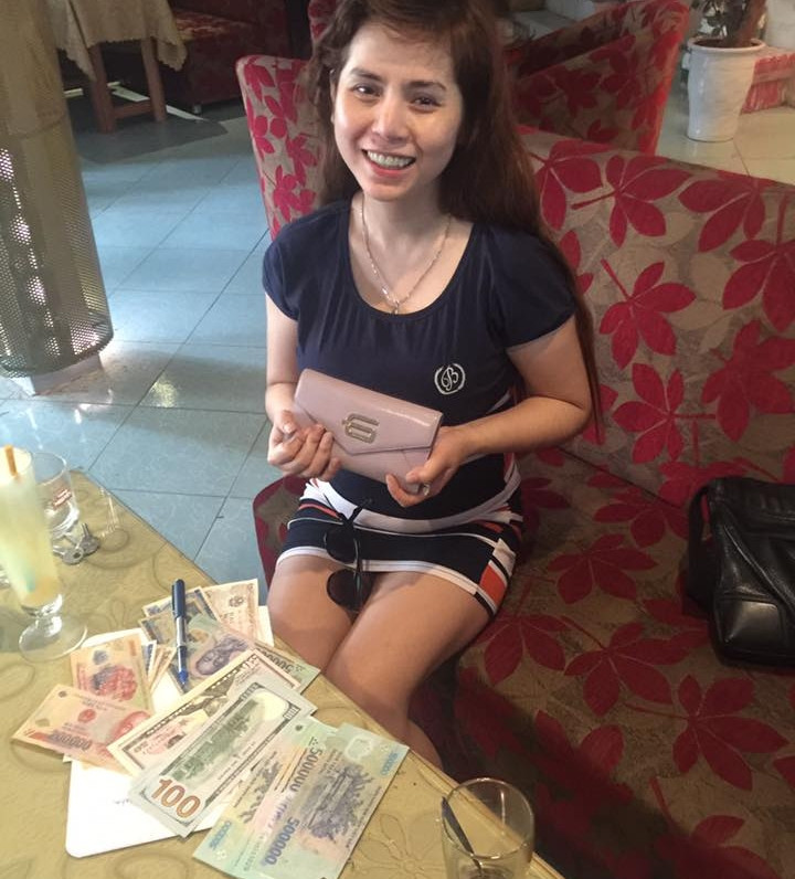 Chị Thanh Thơ vui mừng khi nhận lại tài sản đã mất của mình. Ảnh: NVCC. Chị Thanh Thơ vui mừng khi nhận lại tài sản đã mất của mình. Ảnh: NVCC.