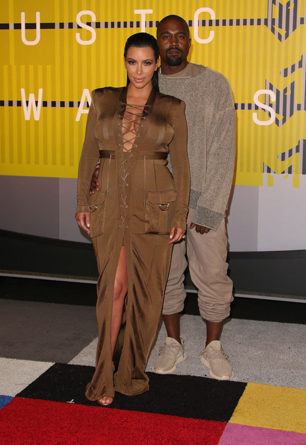 Kim Kardashian và Kanye West (chồng hiện tại) là cặp đôi quyền lực nhất trong làng giải trí (Nguồn: E!) Kim Kardashian và Kanye West (chồng hiện tại) là cặp đôi quyền lực nhất trong làng giải trí (Nguồn: E!)