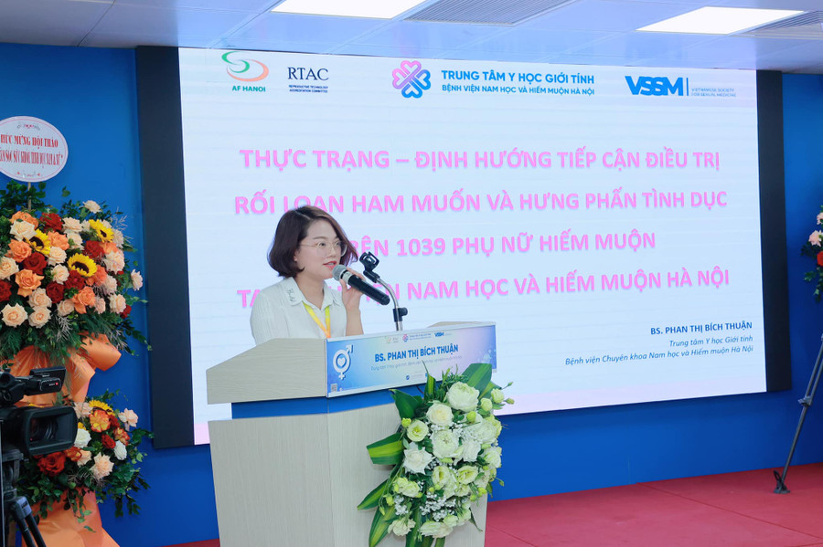 Báo cáo viên chia sẻ thông tin tại Hội thảo.