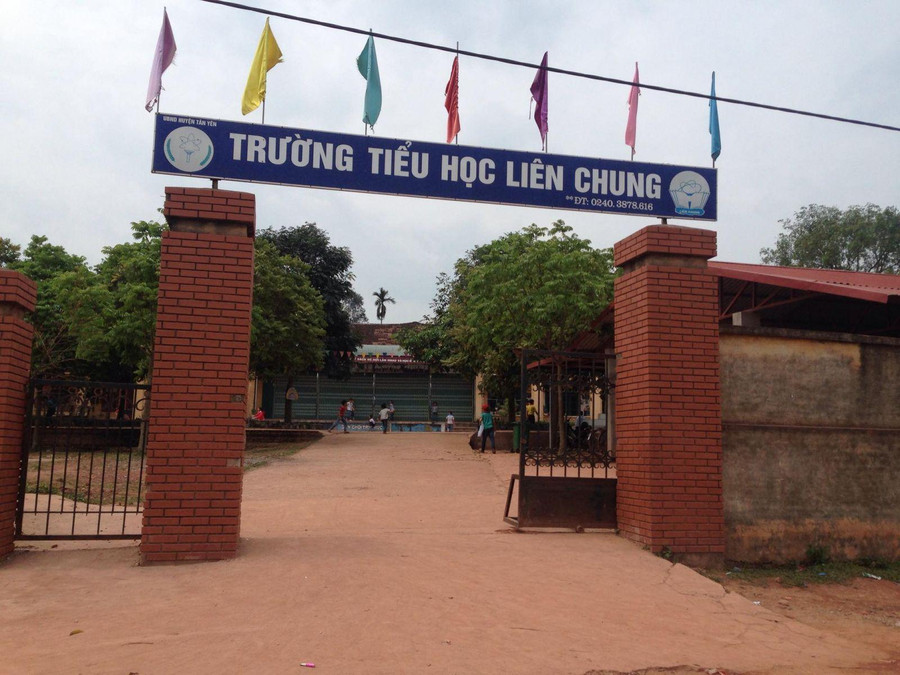 Cổng Trường Tiểu học Liên Chung, nơi vụ việc học sinh tử vong.