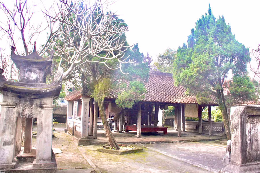 Đền thờ Nguyễn Huy Tự tại làng Trường Lưu - nơi lưu giữ nhiều văn bản Hán Nôm có giá trị.