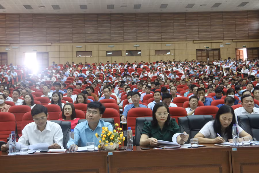 Các đại biểu dự hội nghị.