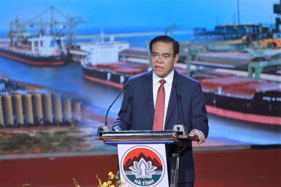 Chủ tịch UBND tỉnh Hà Tĩnh Võ Trọng Hải phát biểu tại Hội nghị. (Ảnh: P.T).