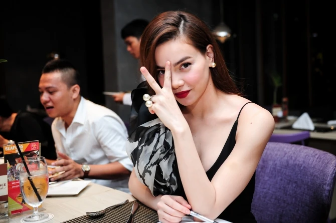 Hồ Ngọc Hà đáng thương hay đáng bị tẩy chay?