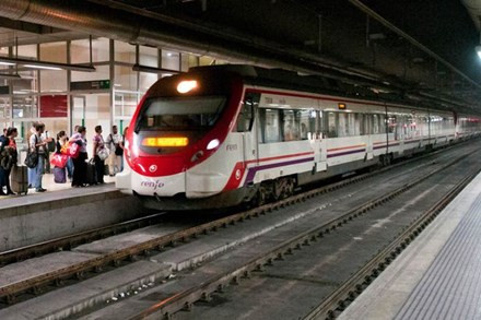 Bị điện giật nguy kịch vì lên nóc tàu chụp ảnh “tự sướng” ảnh 1 Ảnh minh họa