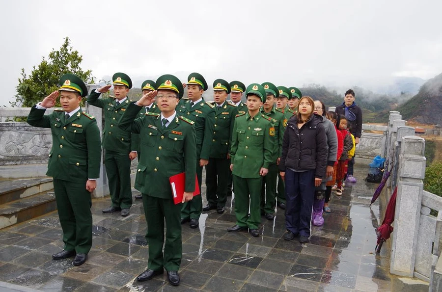 Thiêng liêng nghi lễ Chào cờ nơi địa đầu tổ quốc đầu năm mới