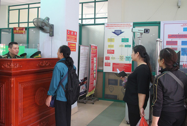 Lưu lượng người xuất nhập cảnh giảm do dịch bệnh (ảnh minh họa)