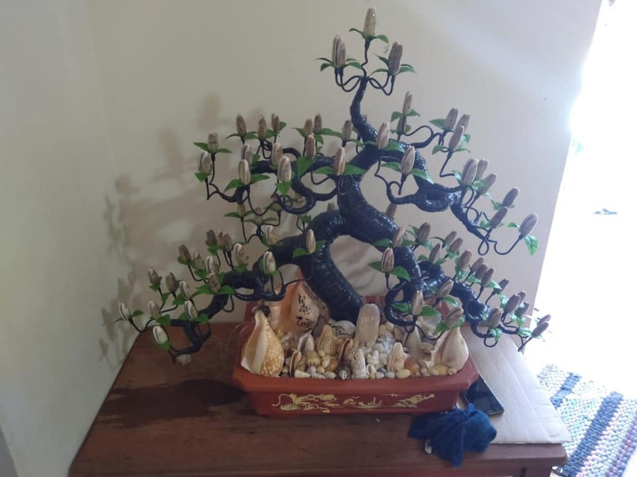 Hoa được làm từ ốc biển trang trí trong ngày Tết của quân và dân trên đảo Trường Sa