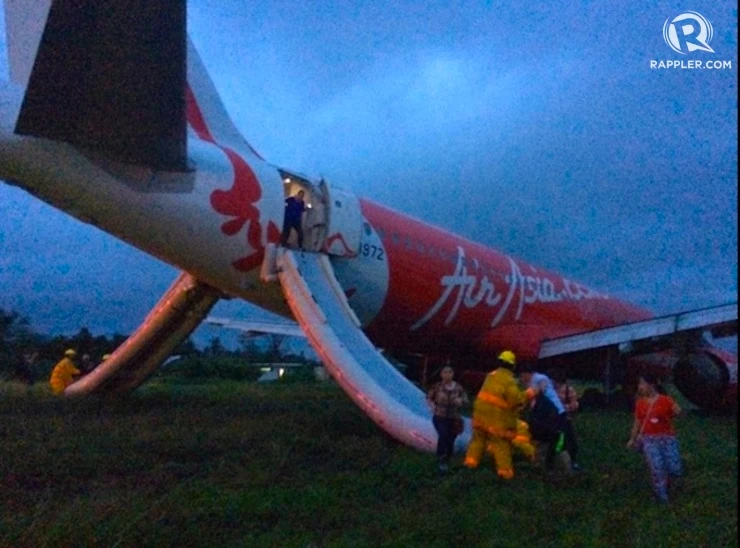 Máy bay AirAsia lại vừa trượt ra ngoài đường băng