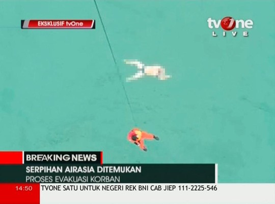 Thi thể đầu tiên được nhìn thấy. Ảnh chụp từ màn hình