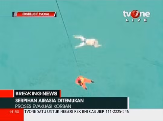 Thi thể đầu tiên được nhìn thấy. Ảnh chụp từ màn hình