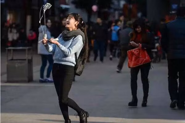 Giả Khiết được lòng người hâm mộ nhờ sự thẳng thắn, dễ thương.