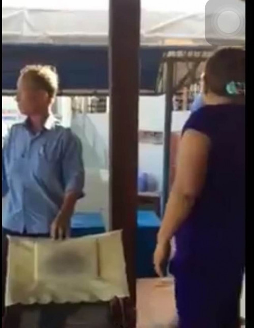 Sạc nhờ pin điện thoại giá 200 ngàn tại phố biển Vũng Tàu? - Ảnh 1 Sạc nhờ pin điện thoại giá 200 ngàn tại phố biển Vũng Tàu? - Ảnh 1