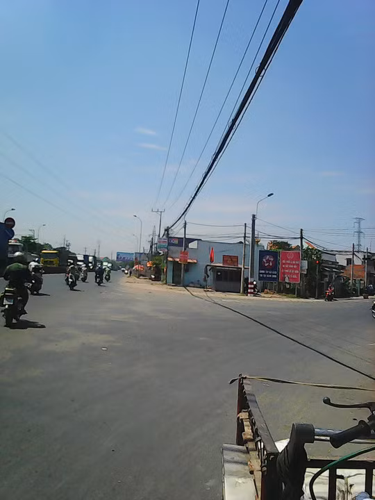 Tranh khách, côn đồ đánh tài xế, phụ xế xe buýt trọng thương