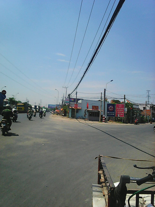 Tranh khách, côn đồ đánh tài xế, phụ xế xe buýt trọng thương ảnh 1 Ngã tư Bình Nhựt, nơi xảy ra vụ tài xế và phụ xe bị côn đồ đánh