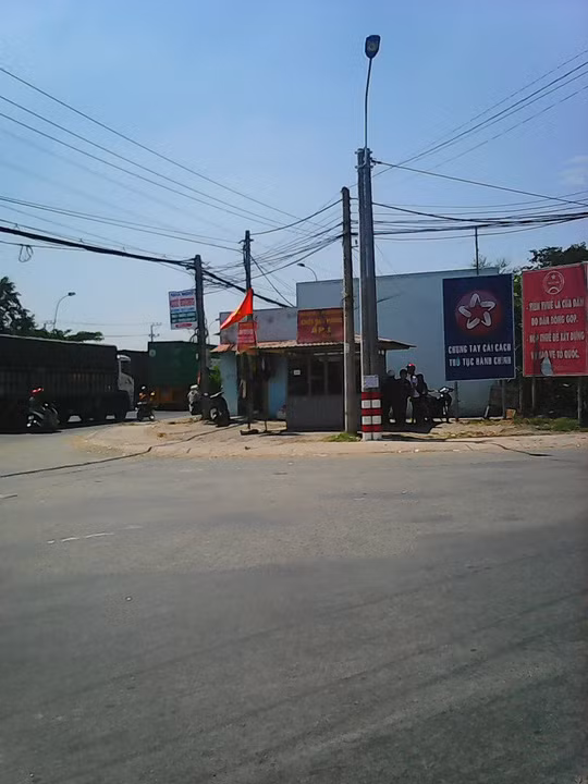  Chốt dân phòng gần nơi xảy ra vụ xe buýt bị côn đồ tấn công 