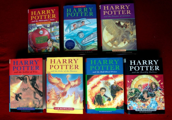 Một tập Harry Potter bản cũ giờ có giá tới gần 900 triệu đồng - Ảnh 1. Một tập Harry Potter bản cũ giờ có giá tới gần 900 triệu đồng - Ảnh 1.