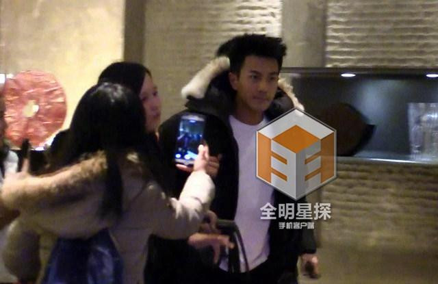 Lưu Khải Uy lẳng lặng về khách sạn ngay sau khi kết thúc cảnh quay với bạn diễn. Ảnh: Phong Hành. Lưu Khải Uy lẳng lặng về khách sạn ngay sau khi kết thúc cảnh quay với bạn diễn. Ảnh: Phong Hành.