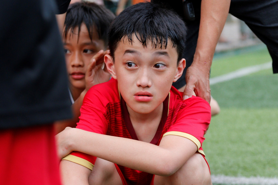 Nước mắt trên sân cỏ của những cầu thủ nhí tại Giải bóng đá tranh Cúp Báo GD&TĐ ảnh 12 Nước mắt trên sân cỏ của những cầu thủ nhí tại Giải bóng đá tranh Cúp Báo GD&TĐ ảnh 12