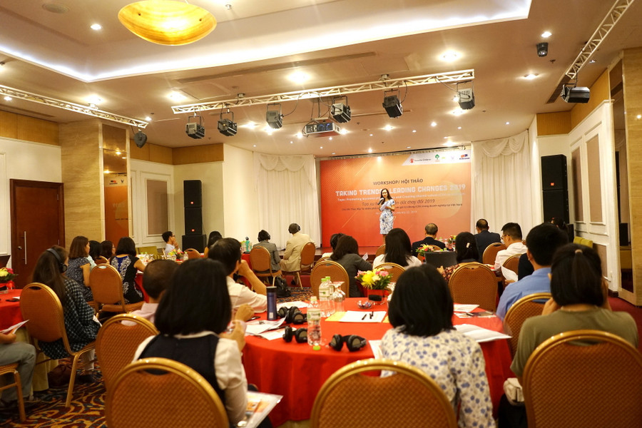 Đống đảo khách mời tham gia hội thảo