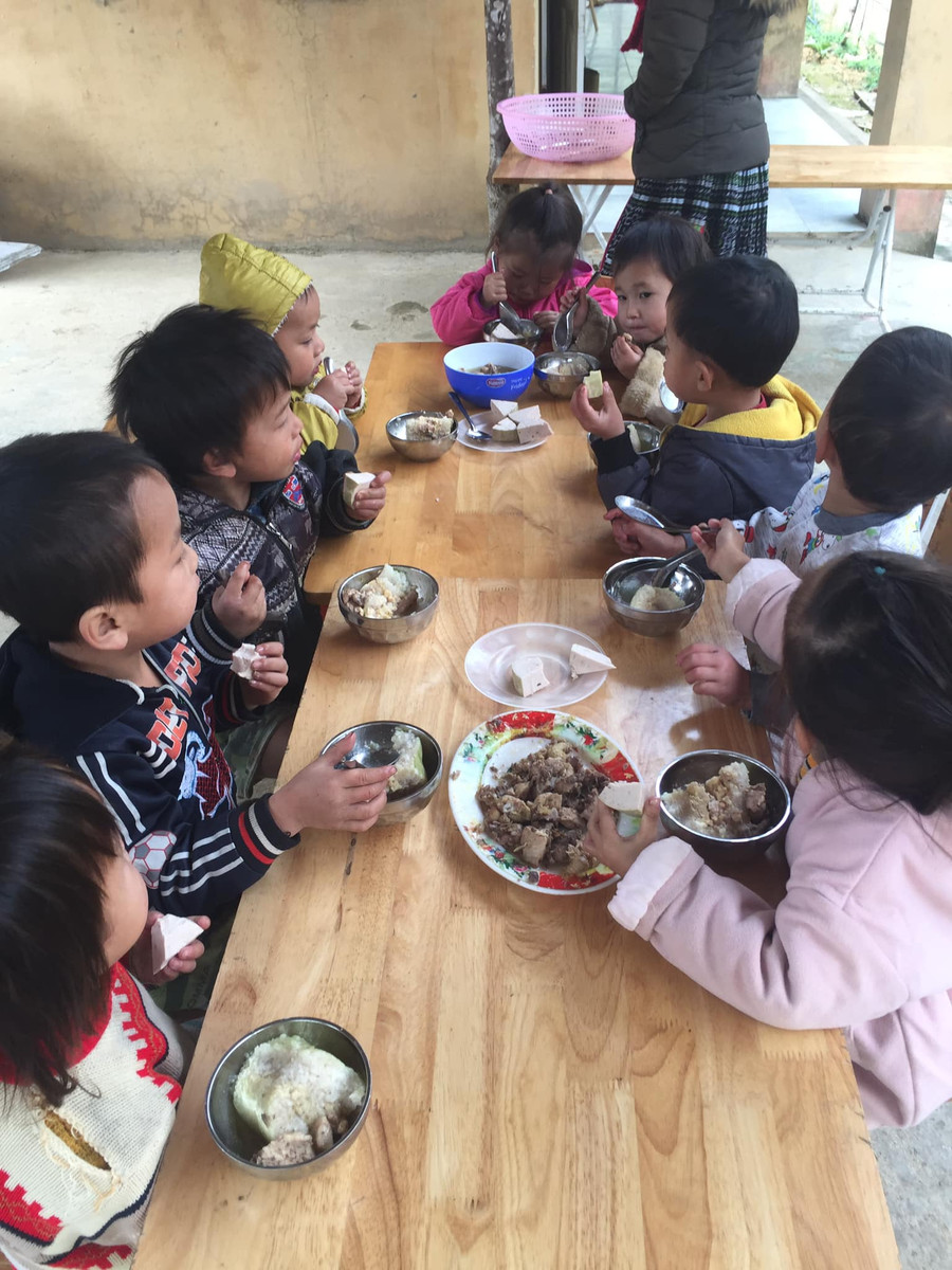 Tất niên sớm của trẻ mầm non Suối Lóp